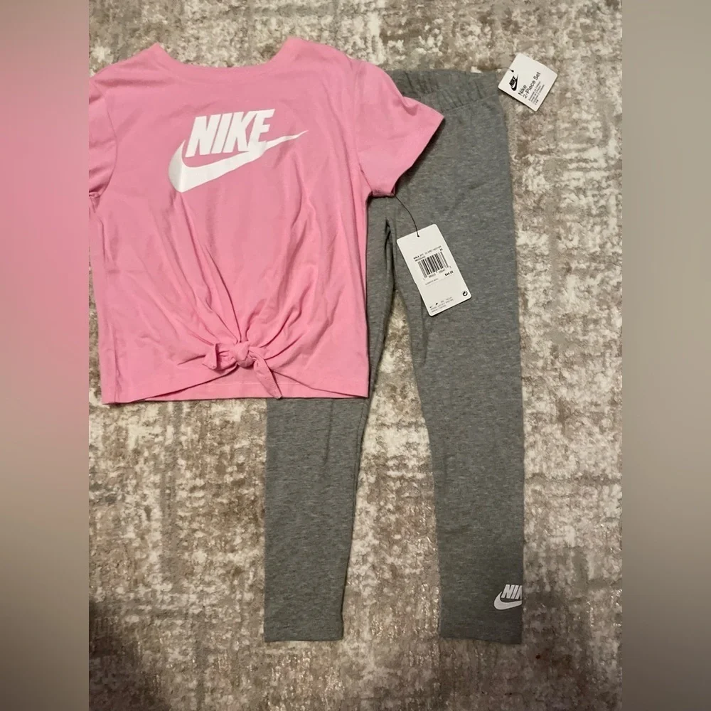 Nike Pink Twist Front Tee and Gray Leggings Matching Set Size 6/7 -NWT